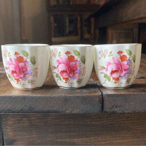 Royal Crown Derby “Derby Posies” Egg Cup Trio. Gold trim. Circa 1950s China - Picture 10 of 17